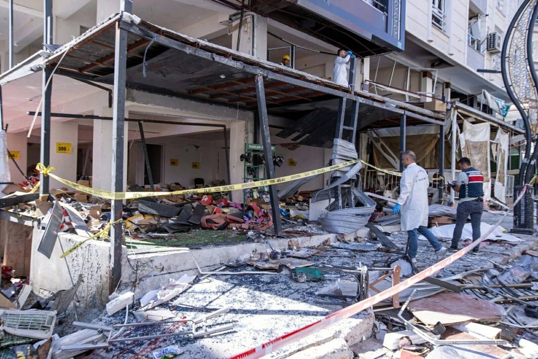İzmir’deki faciada hasar tespit çalışmaları başladı 12